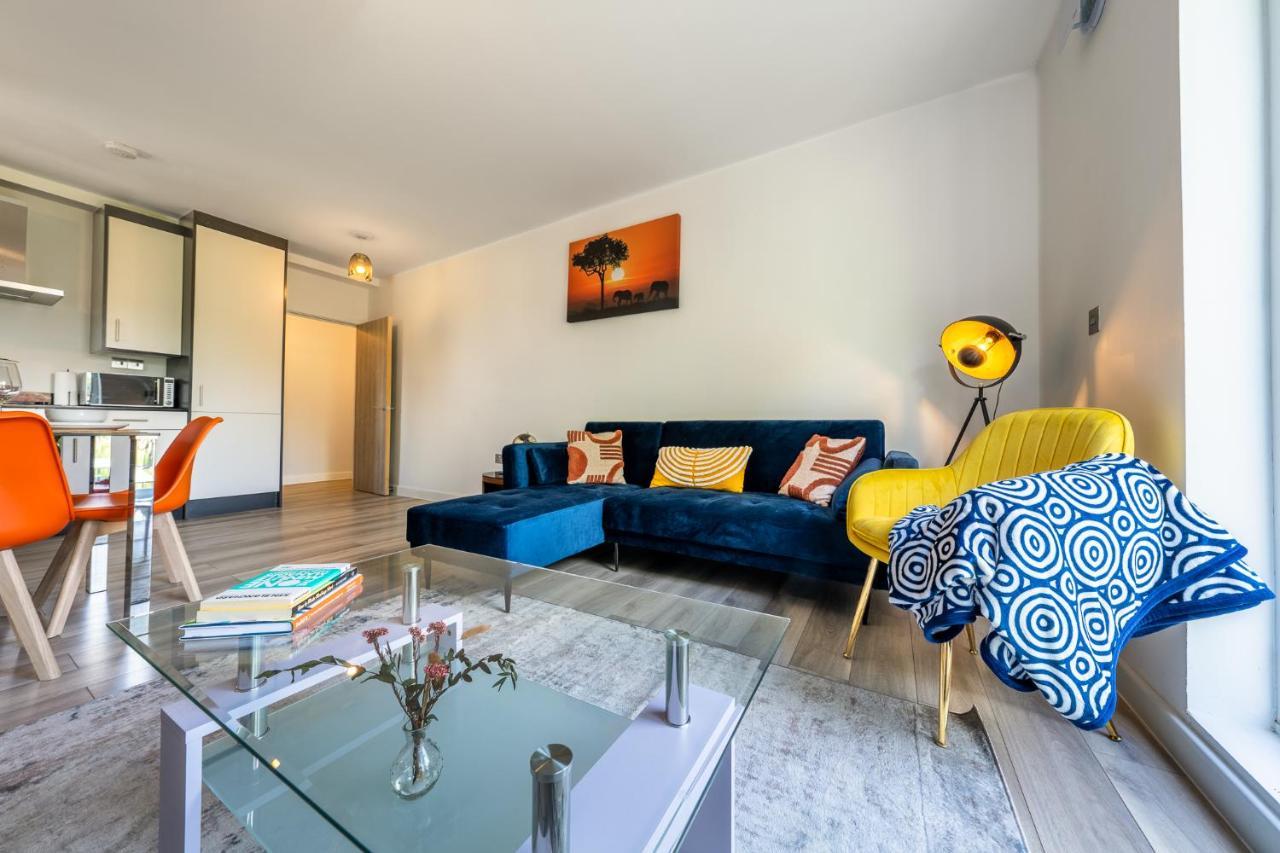 Apartamento Ashview 8 - Heathrow - Business - Free Parking Staines-upon-Thames Exterior foto